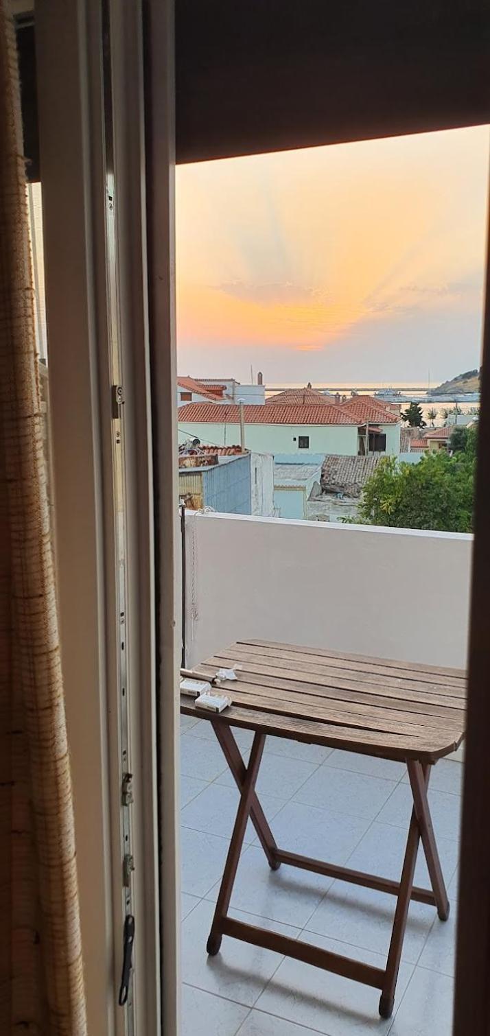 Kostas Studios Apartments - Ενοικιαζόμενα Δωμάτια Με Κουζινάκι Myrina Exterior foto